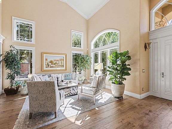 5th image of 550 Rutherford Cir