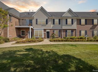 1014 Shiawassee Cir, Howell, MI