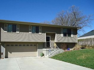 929 N 8th St, Seward, NE 68434