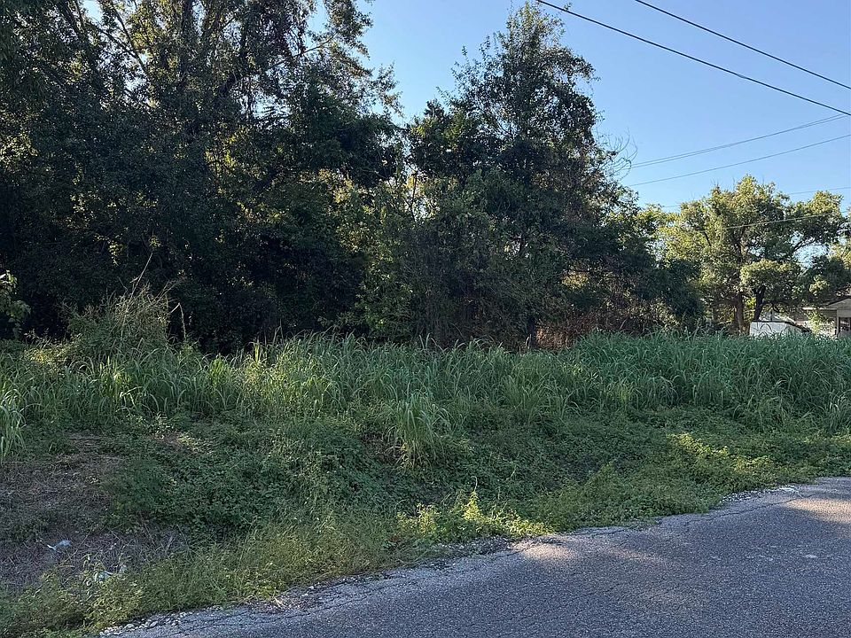 2nd image of 811 1st St