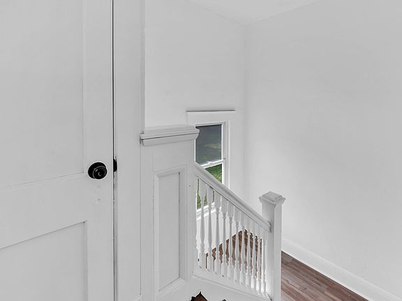 4th image of 9414 Carton Ave #Up