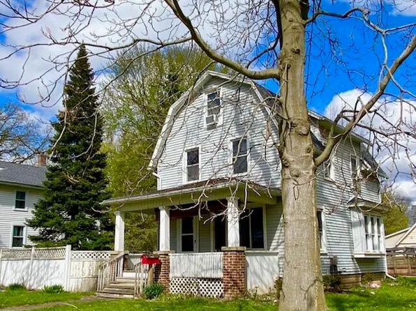 409 S Lansing St, Saint Johns, MI 48879
