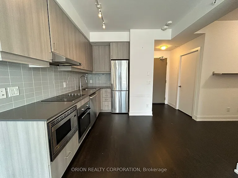 7 Kenaston Gdns #707 — Photo 4