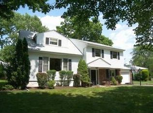 16 Badgley Dr, New Providence, NJ 07974