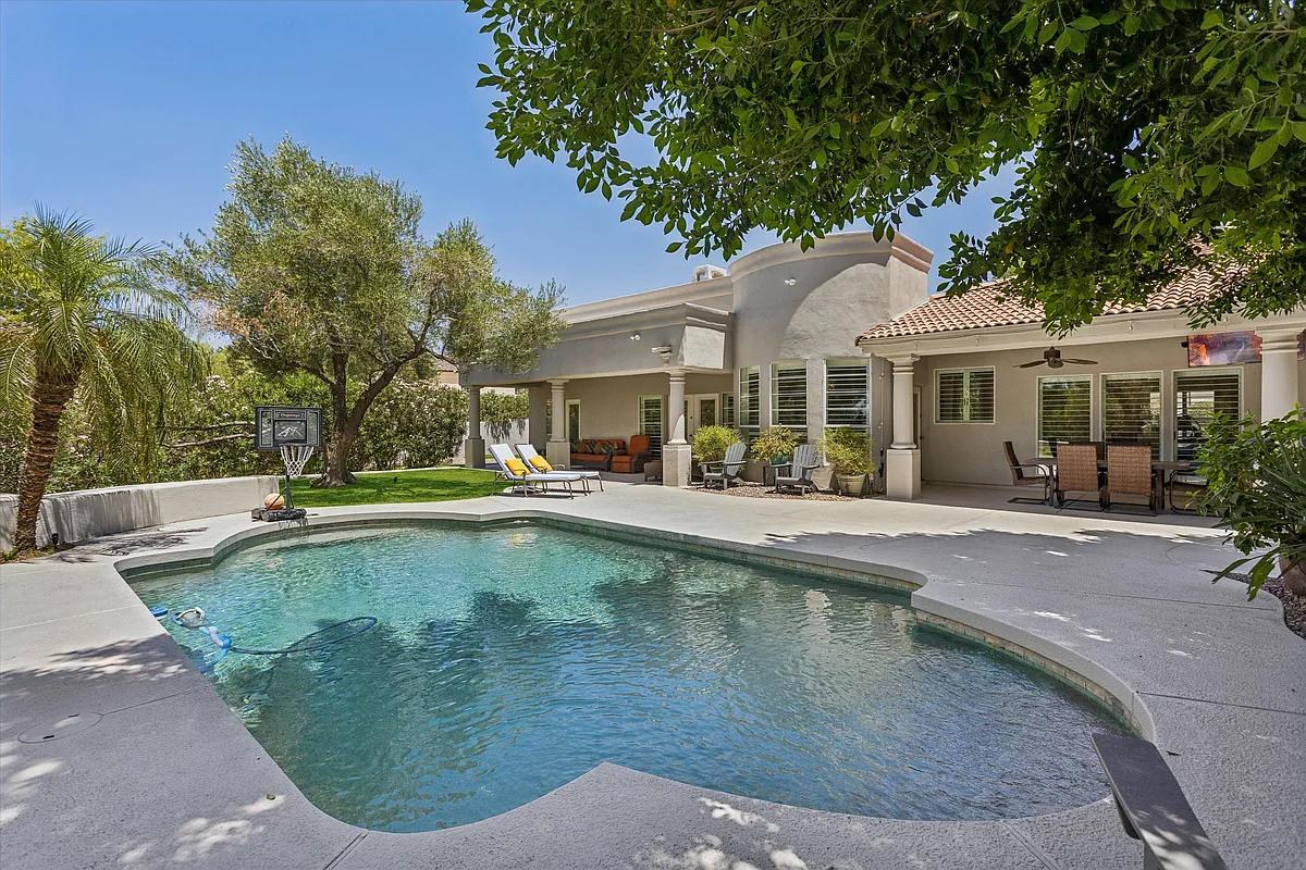 Building Photo - 10800 E Cactus Rd #32
