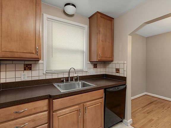 3rd image of 912 N Edison Ave