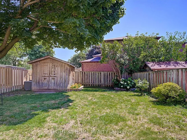 121 Radford Dr — Photo 21