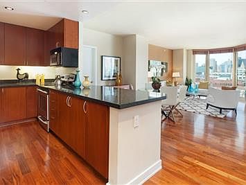4th image of 88 King St Unit 1219