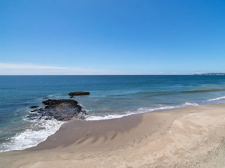 25250 Malibu Rd — Photo 28