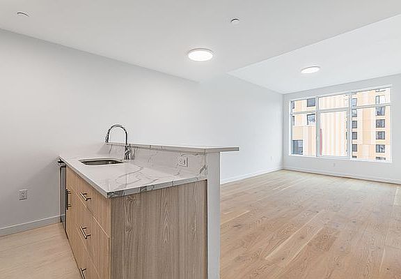 3rd image of 1516 Park Ave #8A