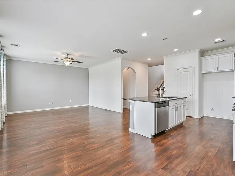 4511 Apple Point Ln — Photo 13