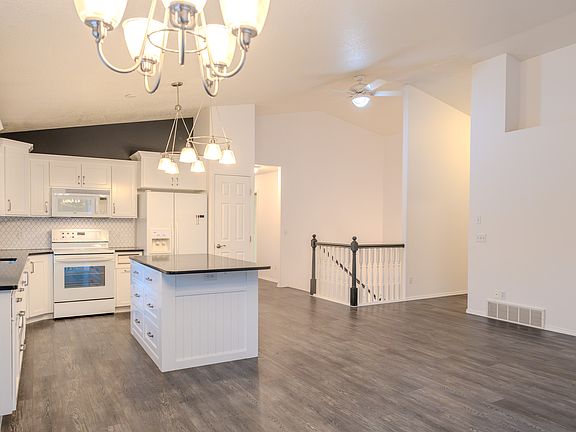 5th image of 217 S Coho Rd