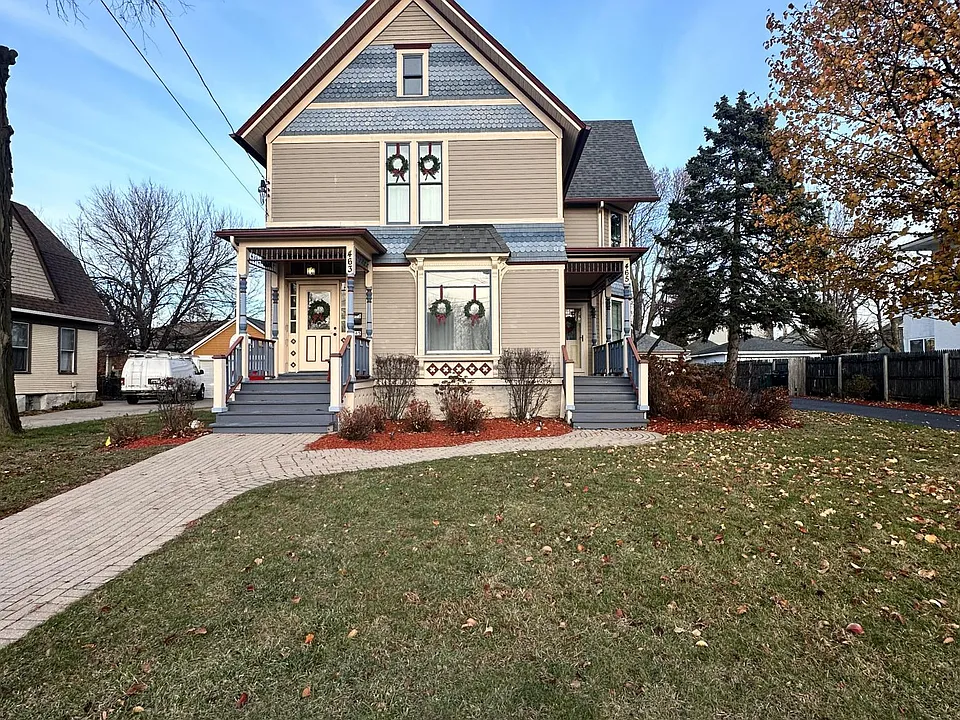 465 Saint Charles St