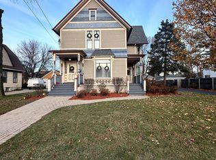 465 Saint Charles St, Elgin, IL 60120