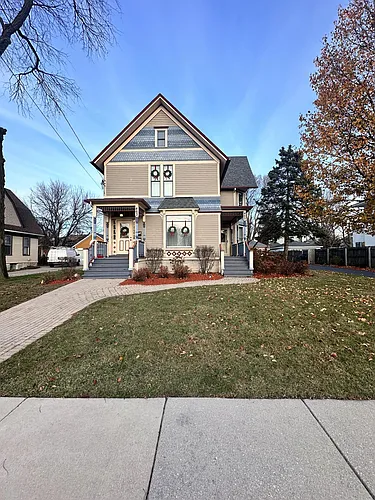 465 Saint Charles St Photo 1