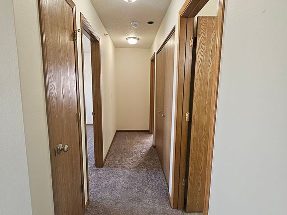5th image of 610 Commercial Ct #61009