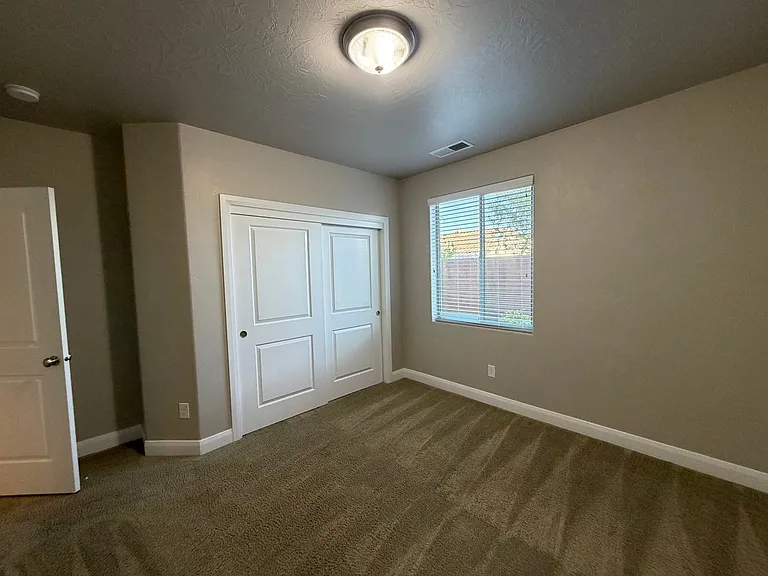 469 E Barcelona Dr — Photo 25