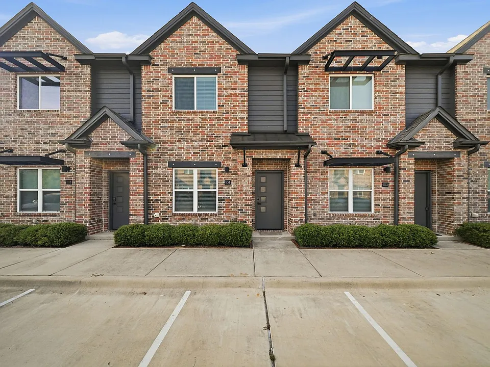 1451 Associates Ave #104