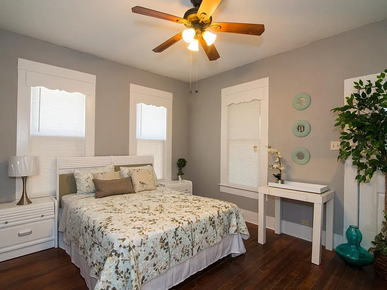 Queen Size Bedroom #3
