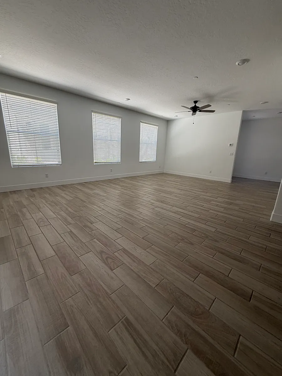 Building Photo - 2725 E Teaberry Dr