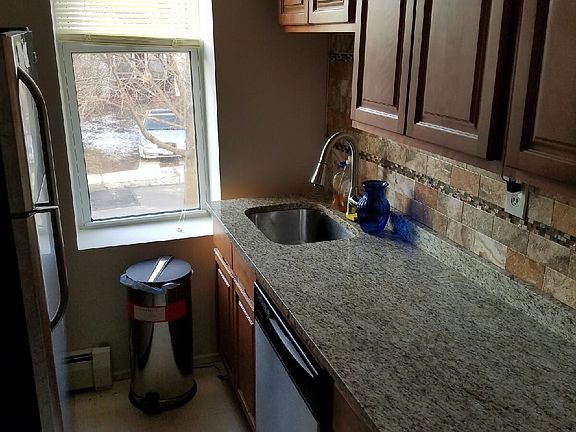 5th image of 217 Hamilton Ave APT 1C
