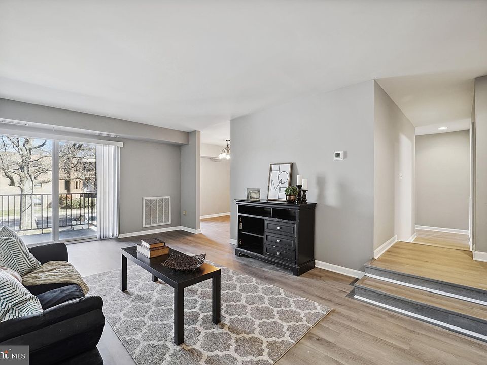 1st image of 15 Silverwood Cir APT 8