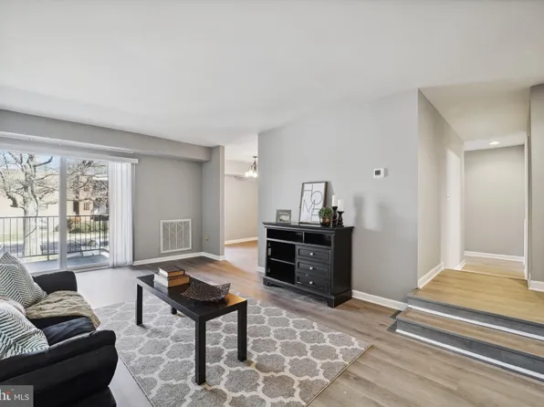 15 Silverwood Cir APT 8, Annapolis, MD 21403