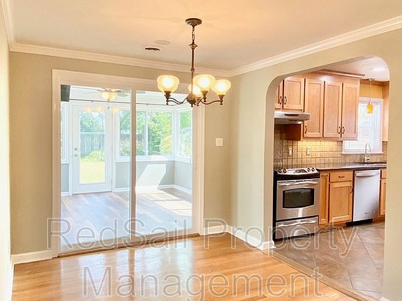 5th image of 383 Stanton Rd