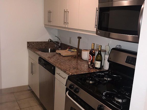 4th image of 219-29 S 18th St #1216