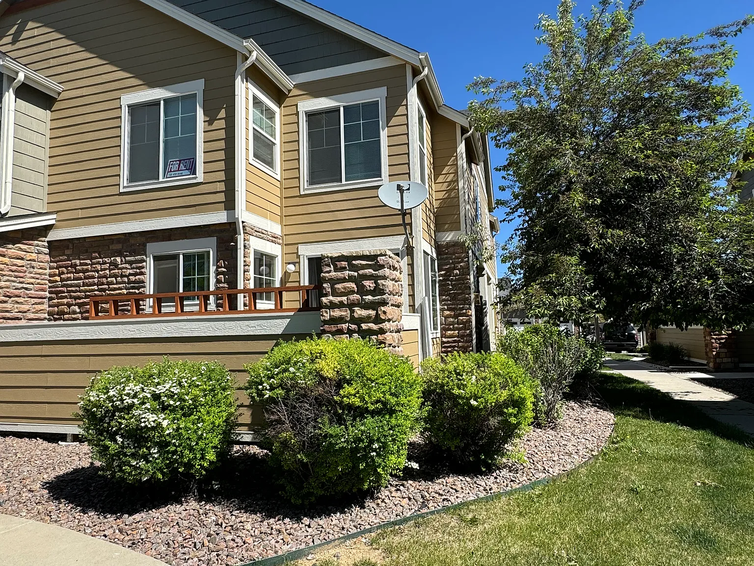 3 bed, 3.5 bath, 1938 sqft, $2,780 — Photo 1
