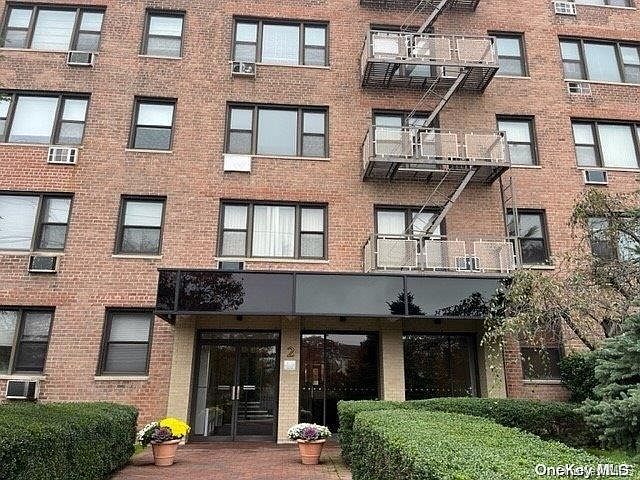 1st image of 2 Birchwood Court #3H