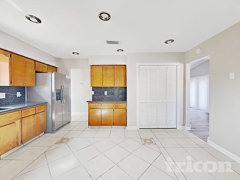 804 Elmwood St — Photo 6