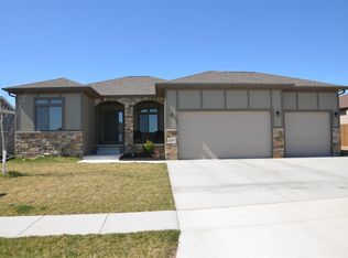 1215 N 97th St, Lincoln, NE 68505