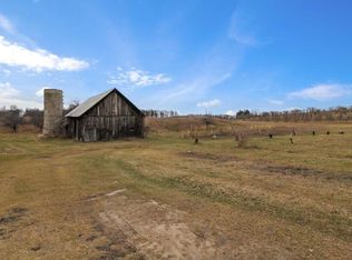 10289 E Fort Rd, Suttons Bay, MI 49682