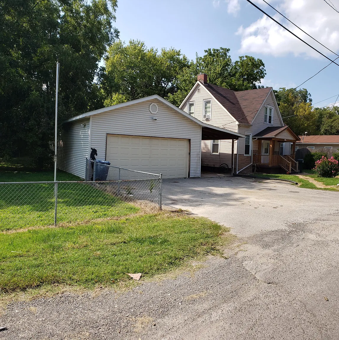 2704 Godfrey St photo 1