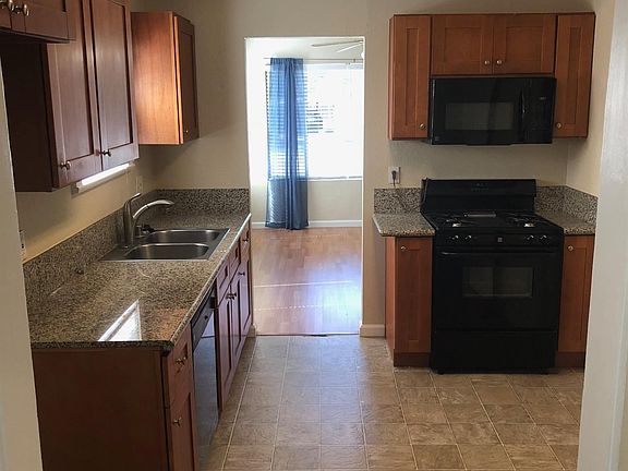 4th image of 2278 Oakmont St