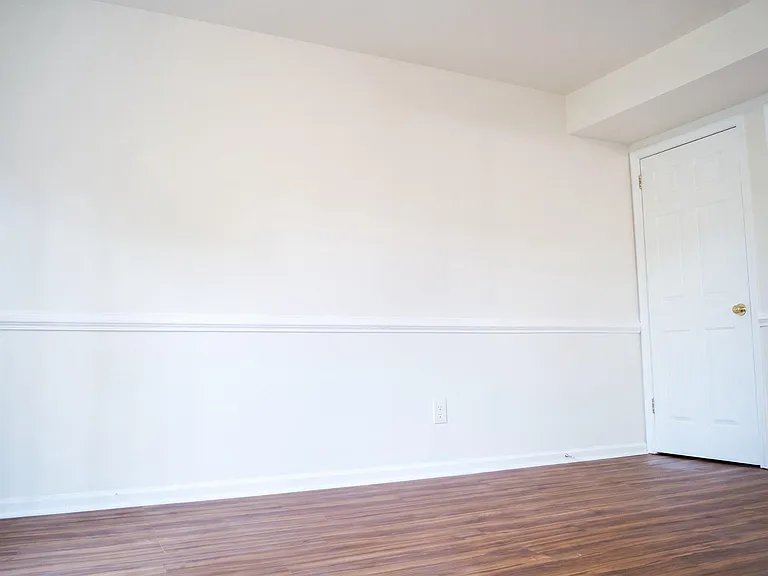 402 Forest Ct — Photo 8