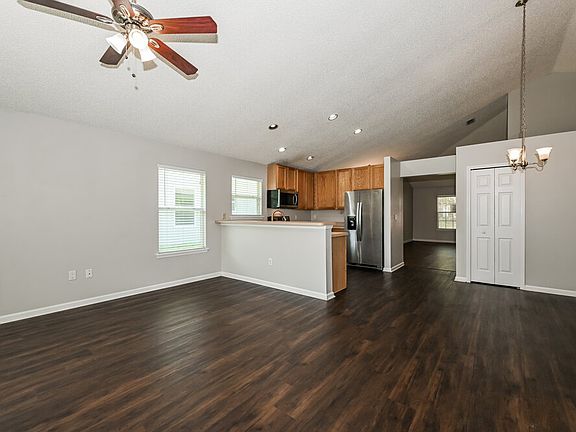 4th image of 699 Bellshire Dr