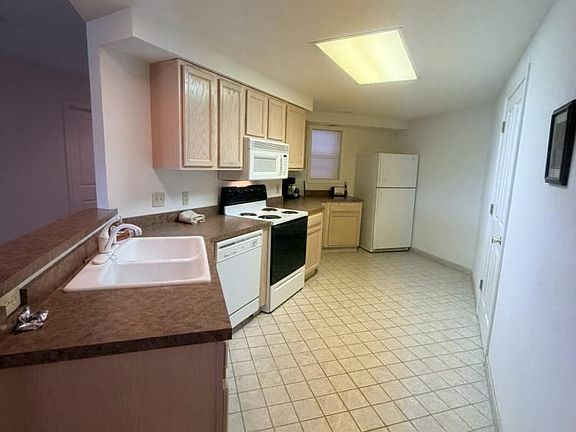 5th image of 7935 Crescent Beach Rd