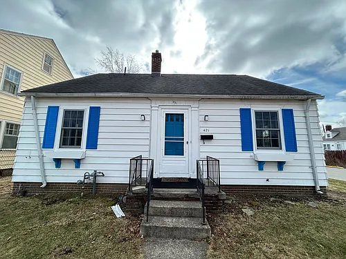 421 Meridian St Photo 1