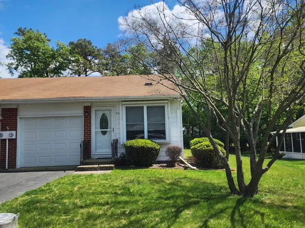 4 Molly Pitcher Court #B, Whiting, NJ 08759