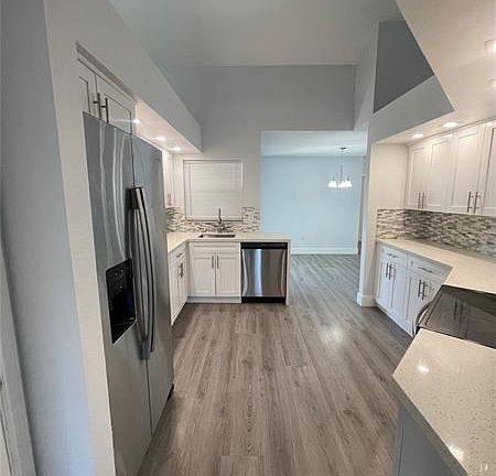 5th image of 388 Arlington Cir