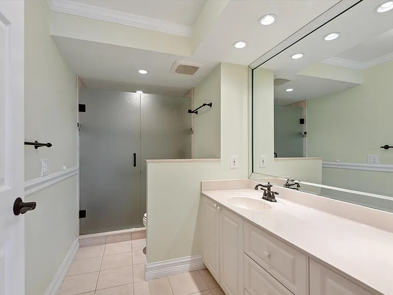 985 SE 19th Ave #303 — Photo 16