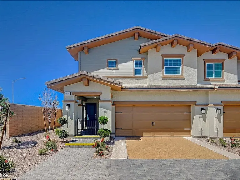 3 bed, 2.5 bath, 1435 sqft, $3,200 — Photo 4