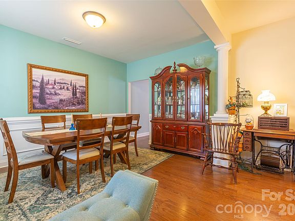 5th image of 19449 Smith Cir