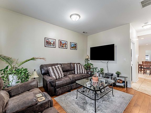 3rd image of 2266 N Monitor Ave