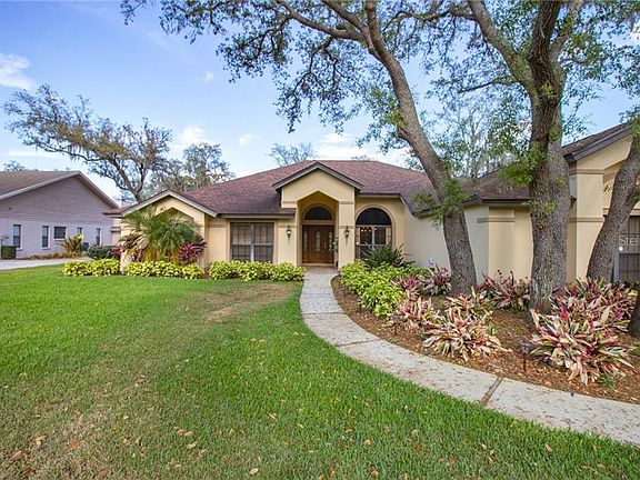 3rd image of 2702 Pine Club Dr