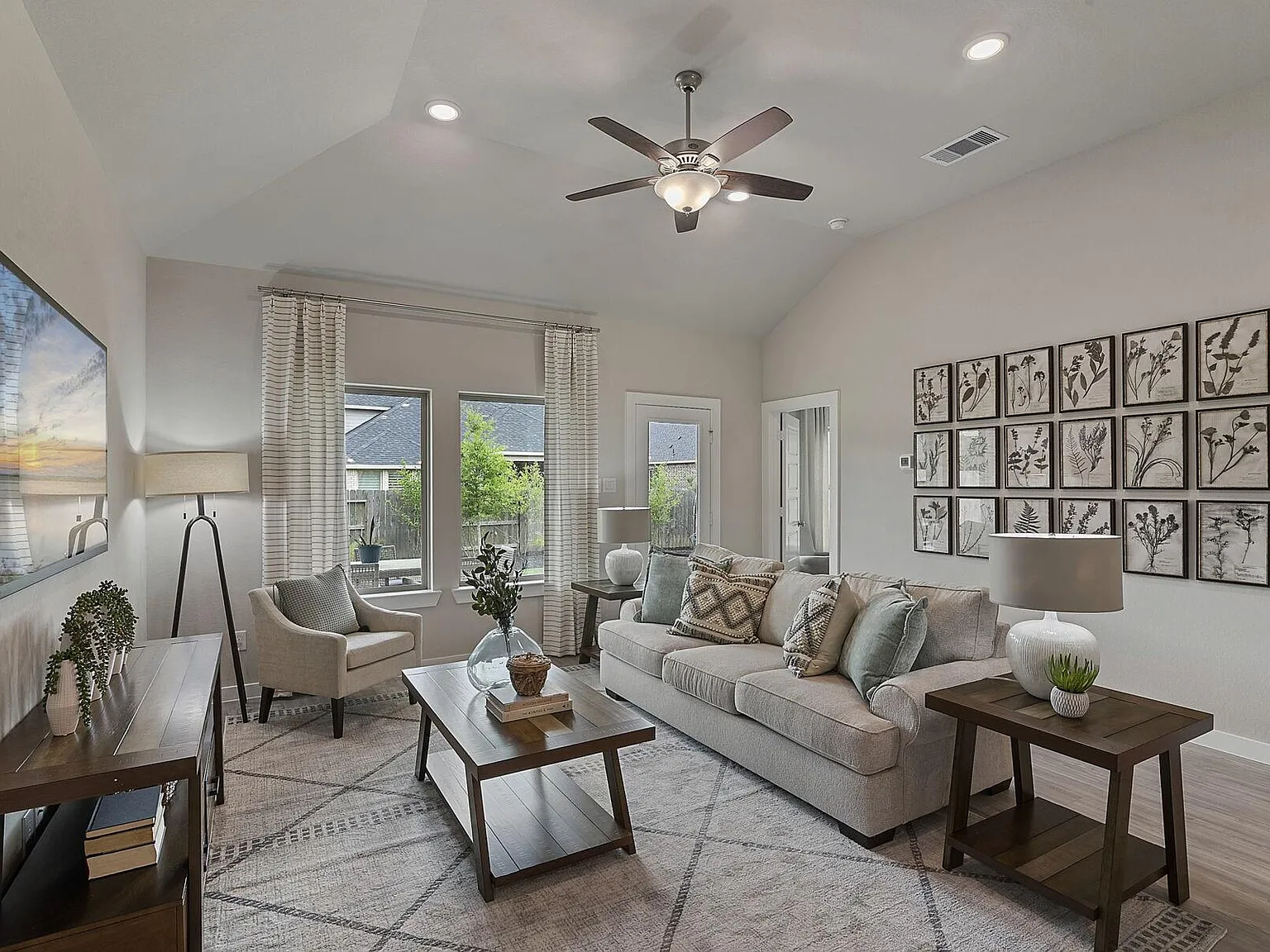 4 bed, 2.5 bath, 2362 sqft, $2,199 — Photo 3