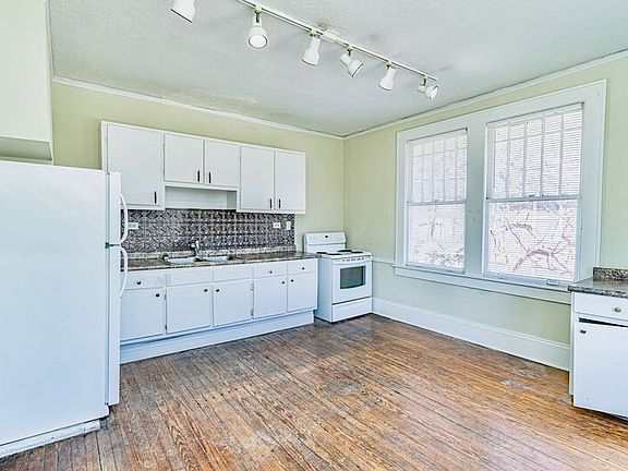 4th image of 200 Arlington Ave