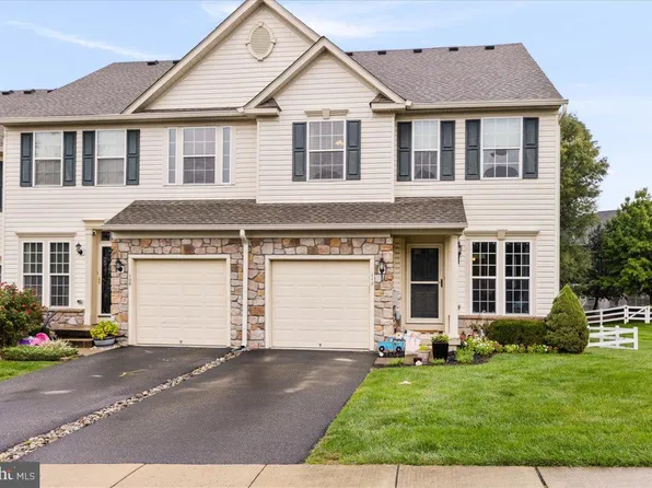 110 N Savanna Dr, Pottstown, PA 19465